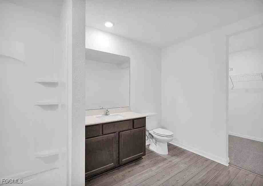 242 Lisette St - Photo 6 of 14