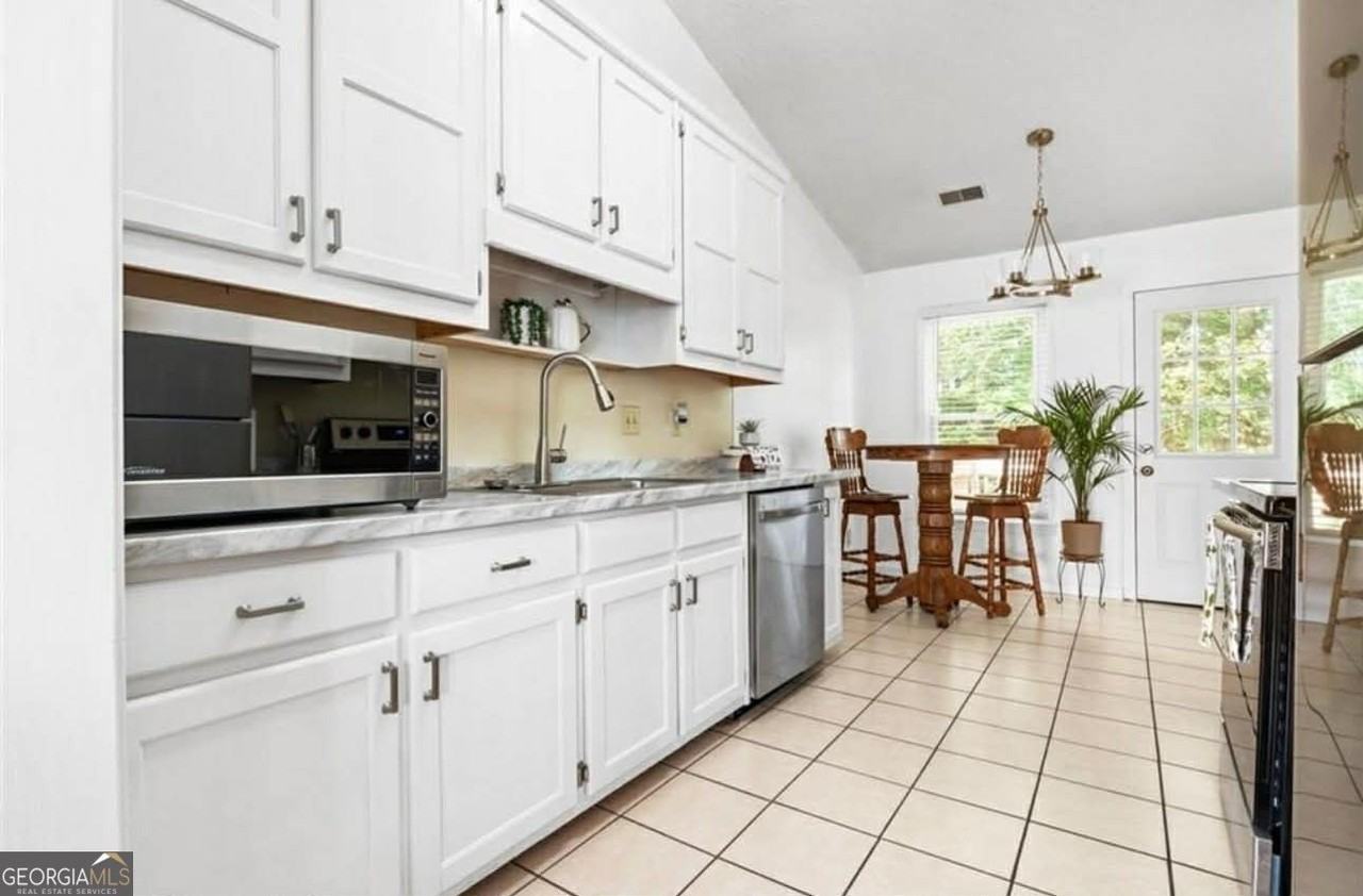 3049 Heathgate Ct - Photo 7 of 12