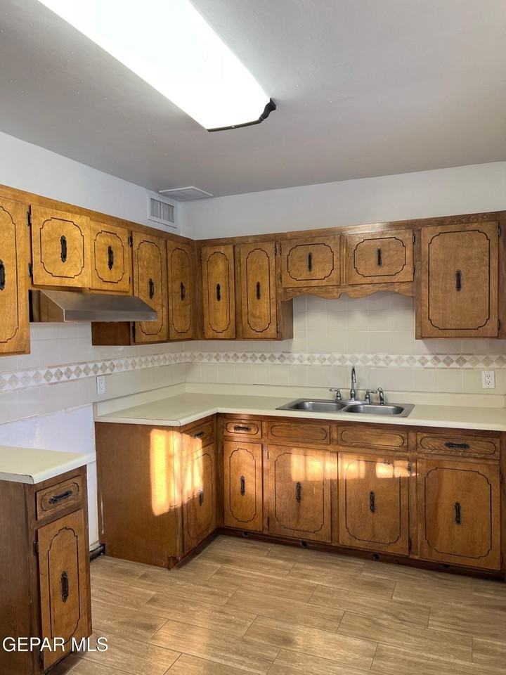 4204 Flory Ave - Photo 6 of 11