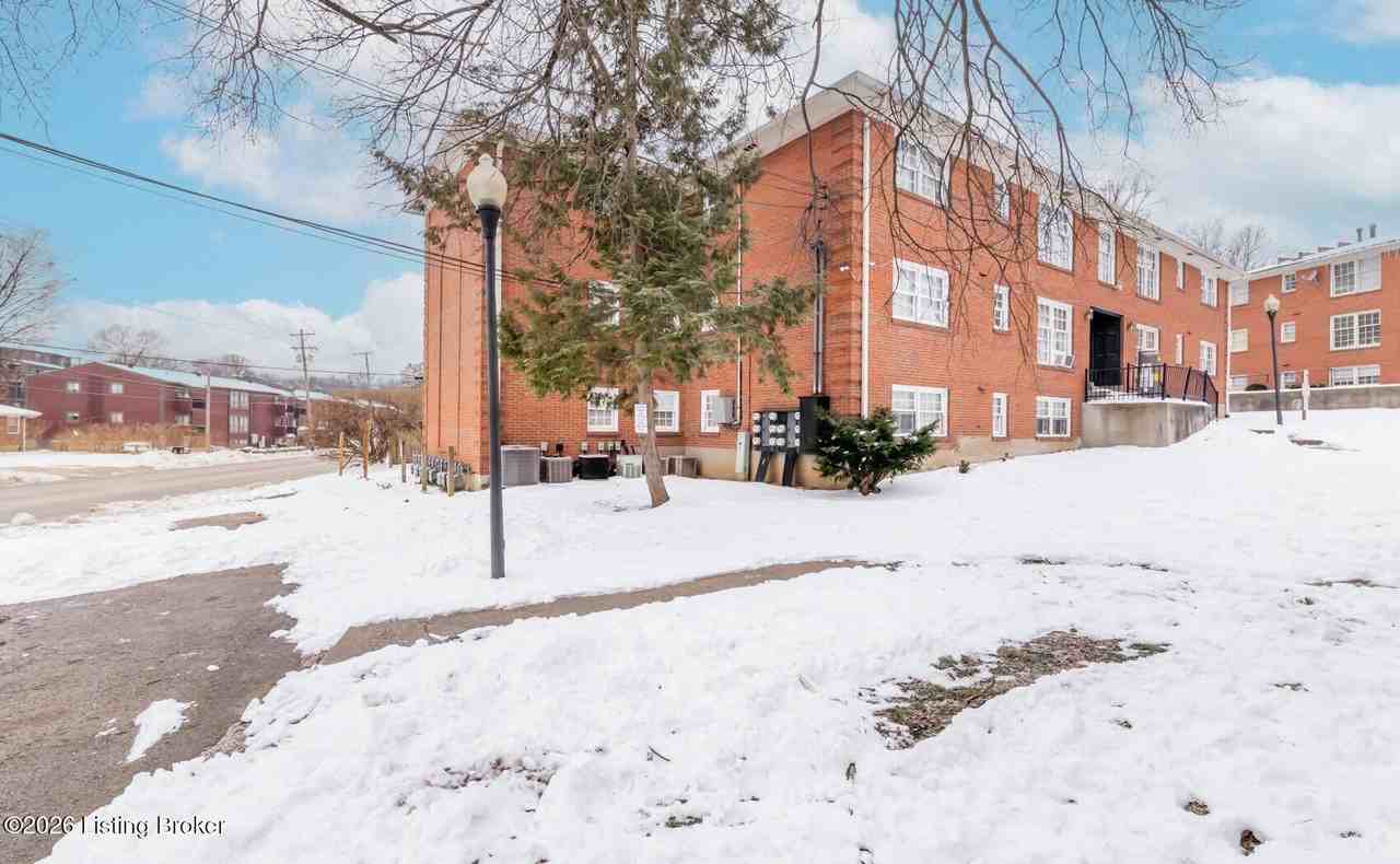 2515 Brownsboro Rd Apt 8 #8 - Photo 3 of 30