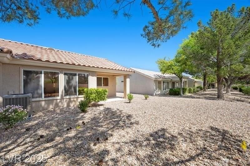 2216 Spring Water Dr - Photo 7 of 50