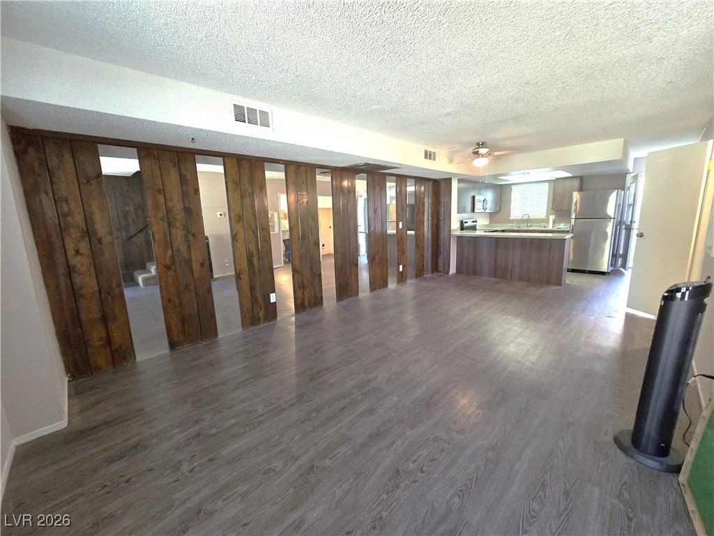 5602 W Lake Mead Blvd - Photo 4 of 14