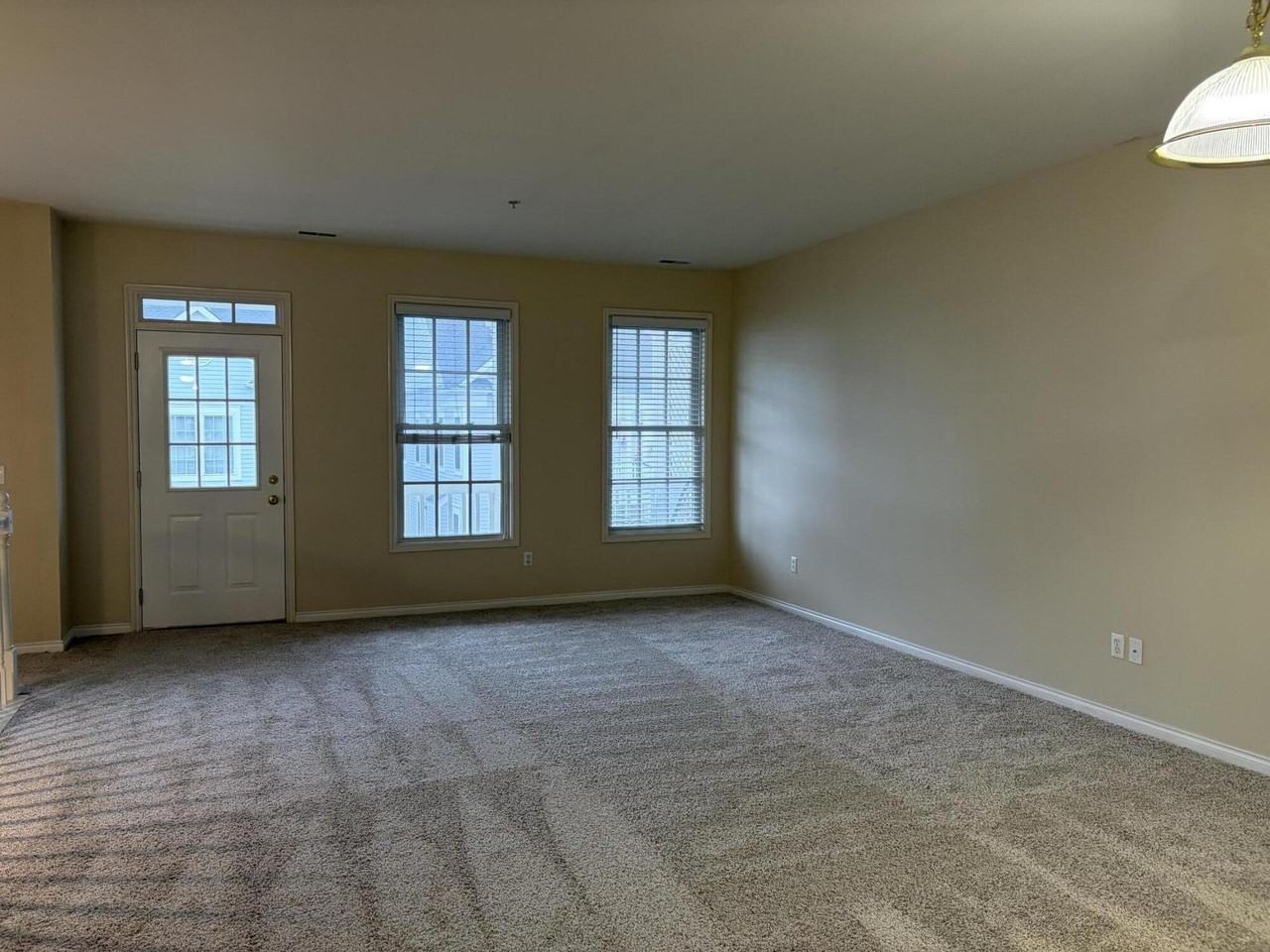 534 Constitution St #42 - Photo 3 of 21