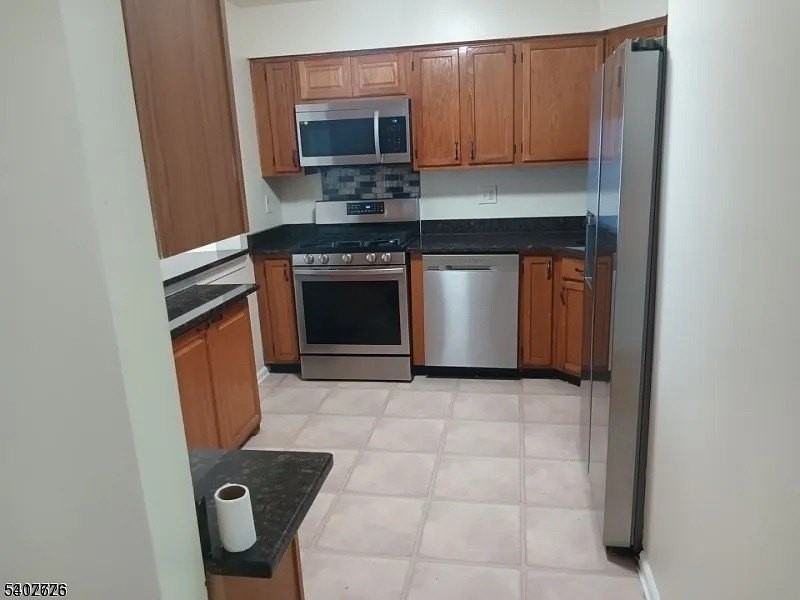 10 Leahy Ct - Photo 4 of 9