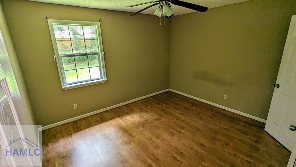 927 Greenbriar Trl - Photo 3 of 8