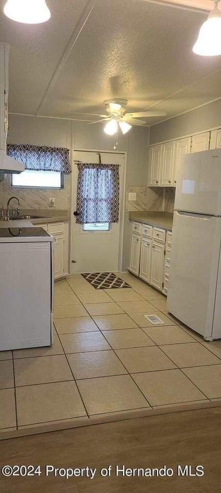 7496 Highpoint Blvd - Photo 4 of 30