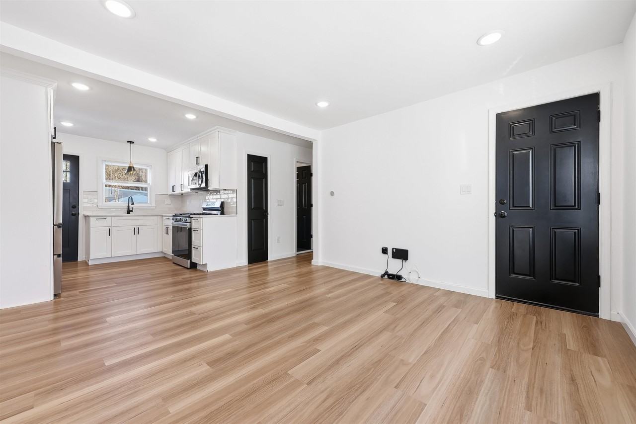 47 E 14th St #1 - Photo 4 of 20