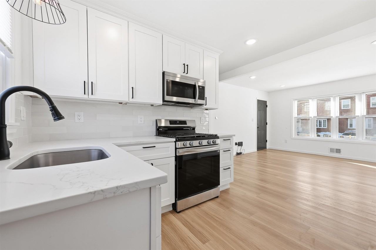 47 E 14th St #1 - Photo 7 of 20