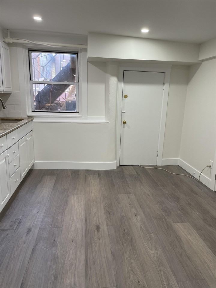 317 7th St #1 - Photo 5 of 12