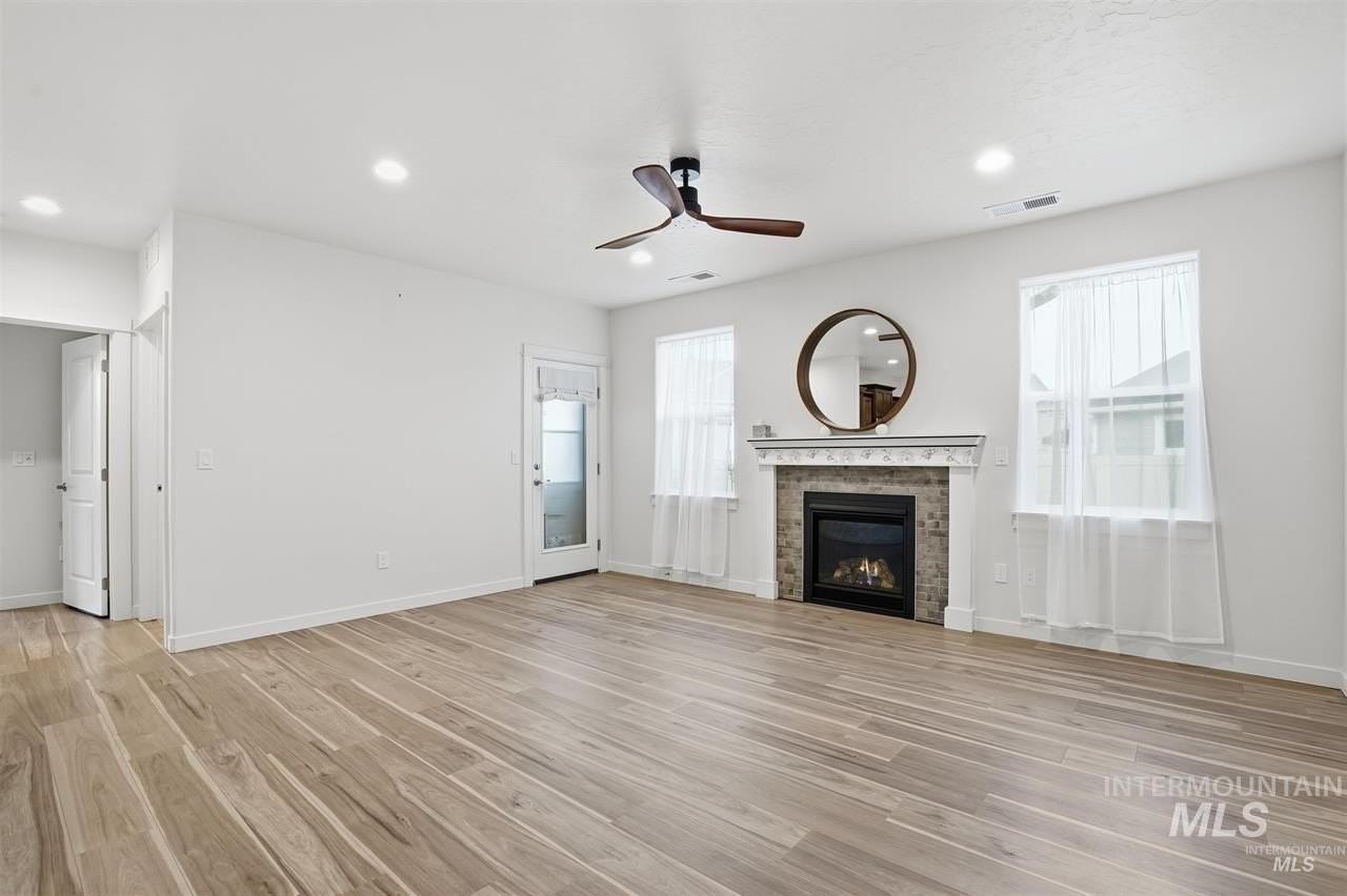 449 W Winnipeg St - Photo 4 of 49