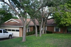 featured image of 215 Spanish Oak Ln