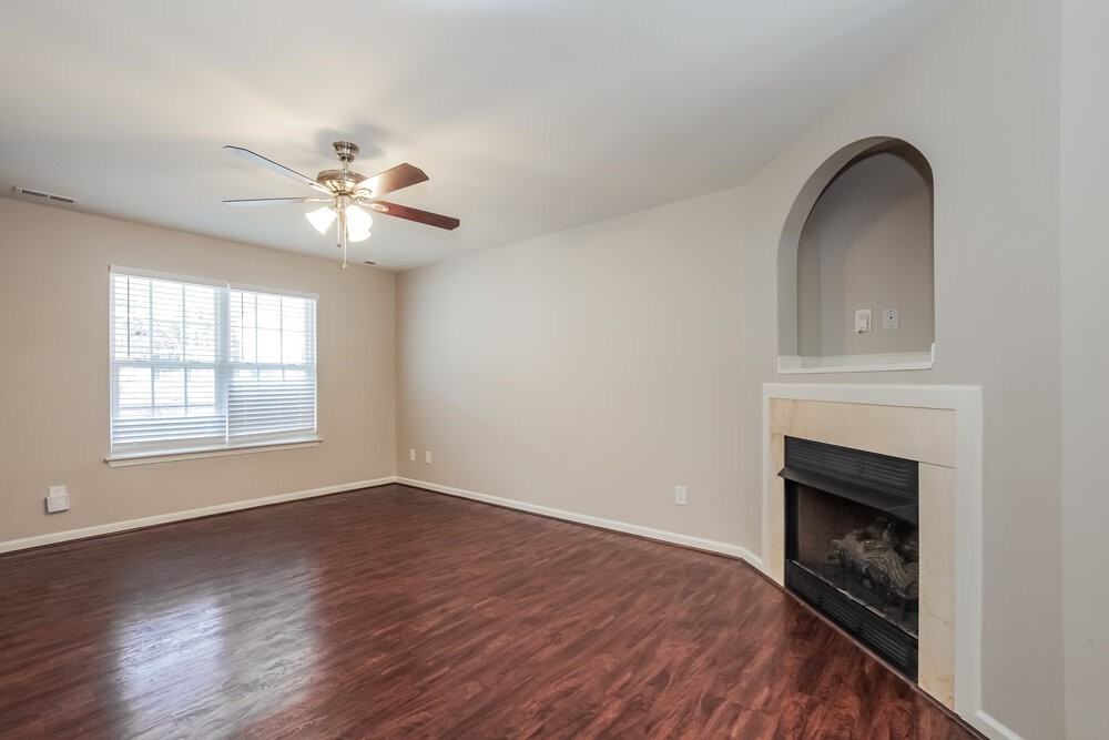 1126 Larkspur Ln - Photo 5 of 17