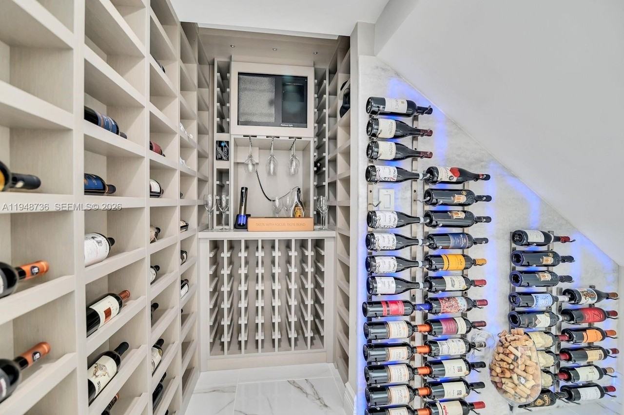 9728 Bozzano Dr - Photo 7 of 35