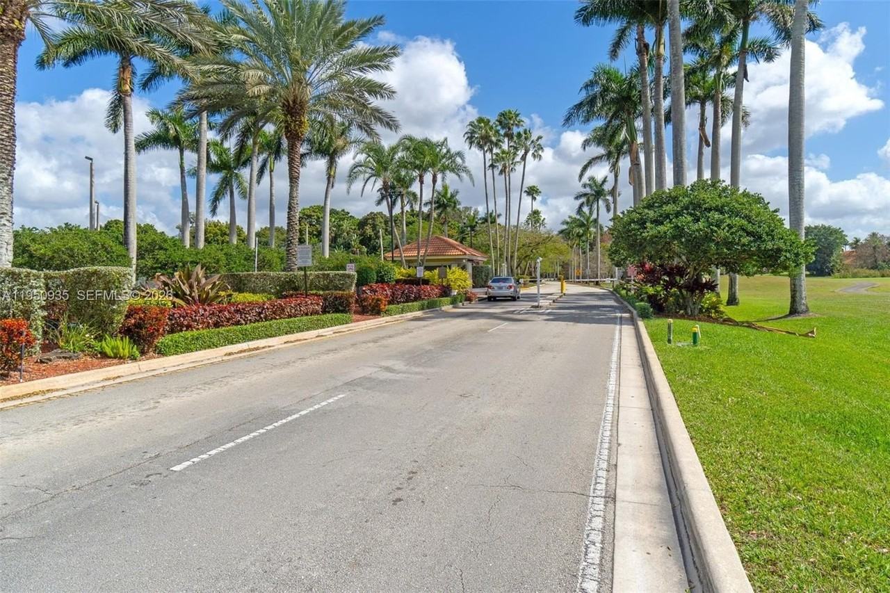 15825 Sw 11th St - Photo 2 of 6