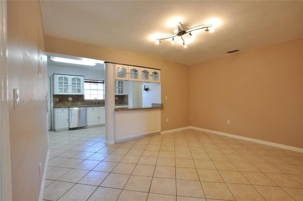 10502 Sw 77th Ct #10502 - Photo 6 of 33