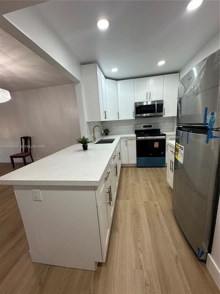 9175 Sw 77th Ave #304 - Photo 5 of 20