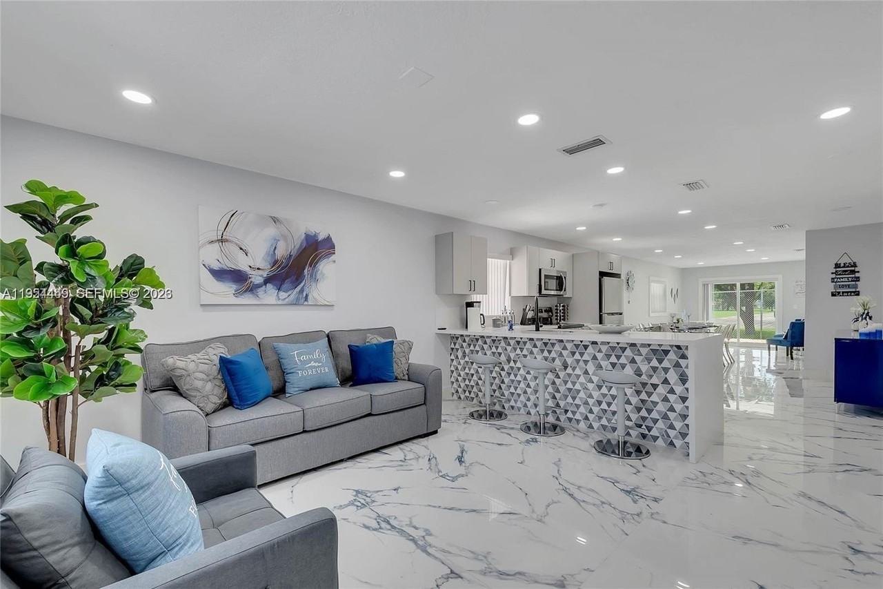 895 W 39th Pl #1 - Photo 2 of 35