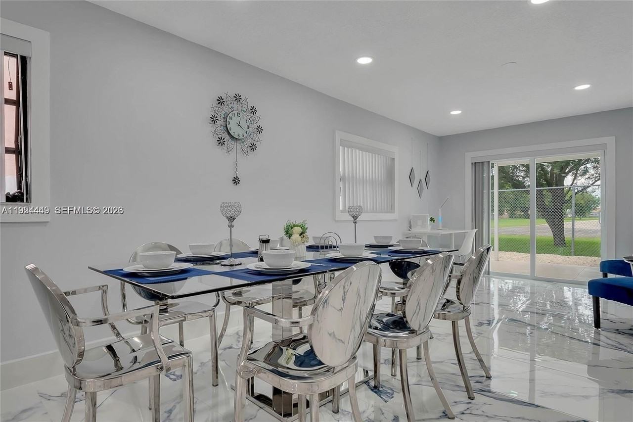 895 W 39th Pl #1 - Photo 7 of 35