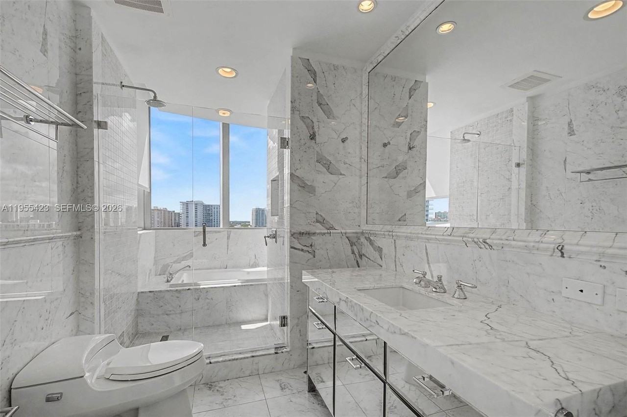 17475 Collins Ave #904 - Photo 6 of 31