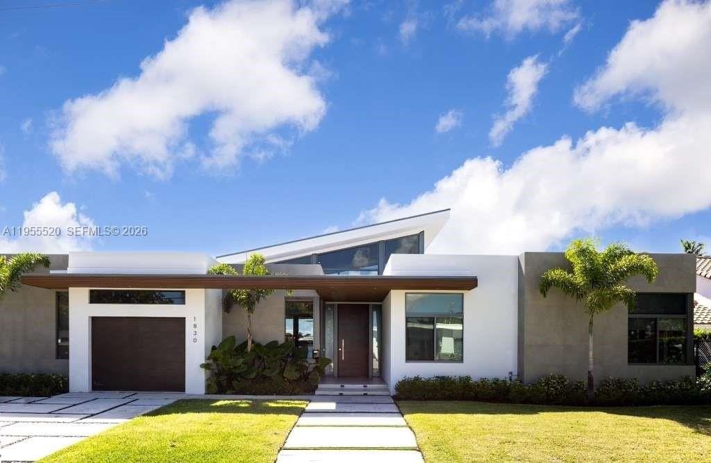 1830 Ne 193rd St - Photo 4 of 31