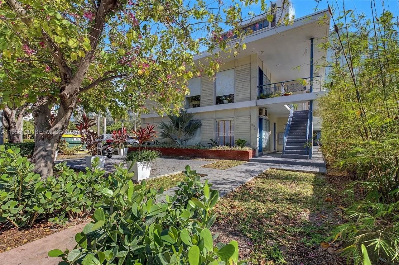 1685 Jefferson Ave #6 - Photo 2 of 19