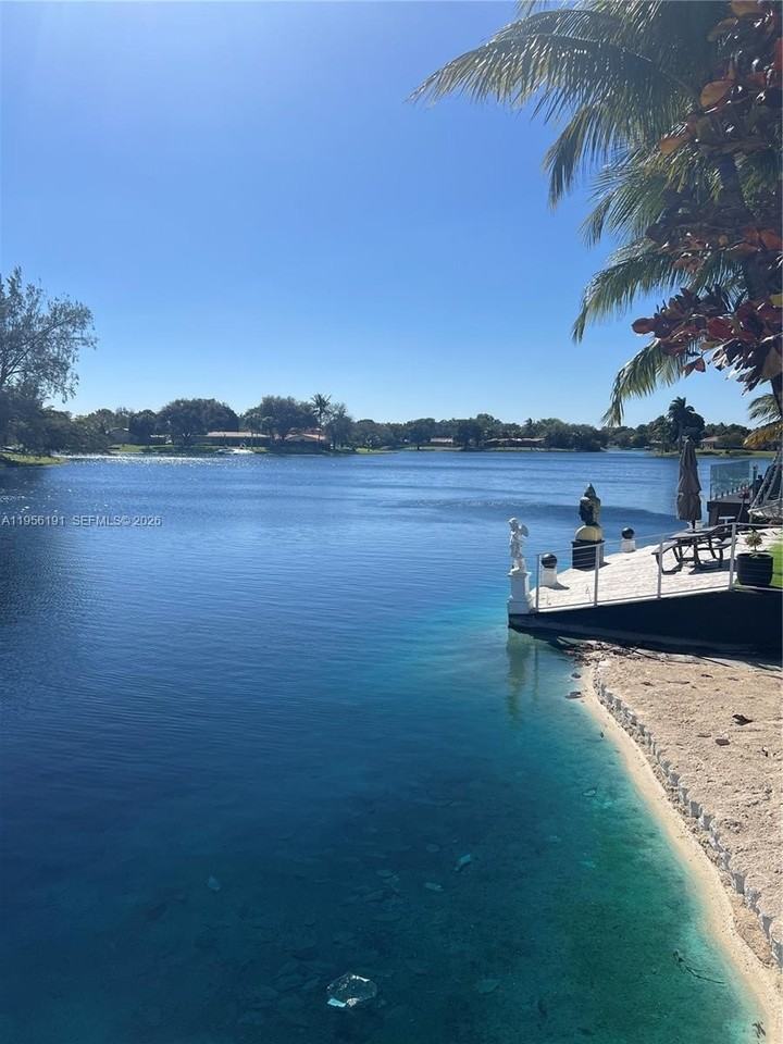 6484 Miami Lakes Dr E - Photo 7 of 35