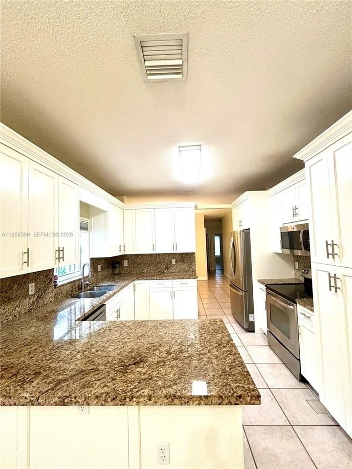 21523 Sw 90th Ave - Photo 2 of 14