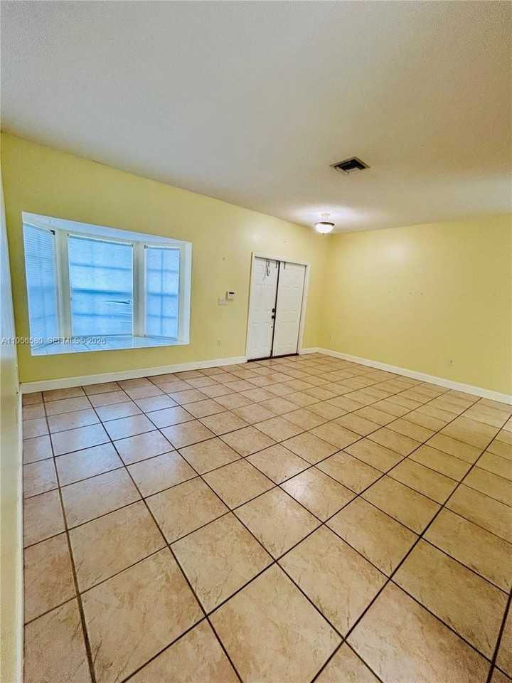 21523 Sw 90th Ave - Photo 7 of 14