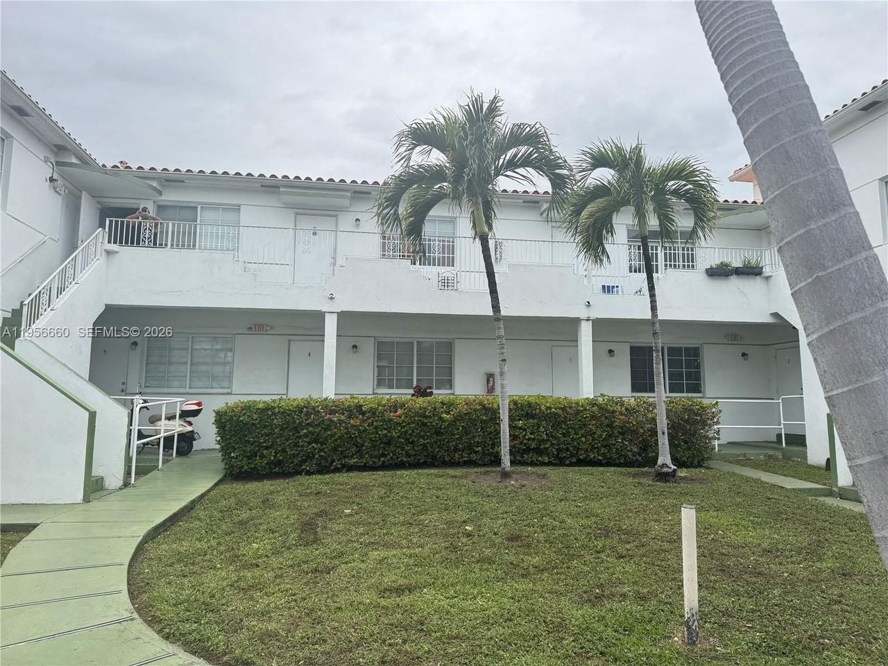 7130 Rue Versailles #4 - Photo 2 of 12