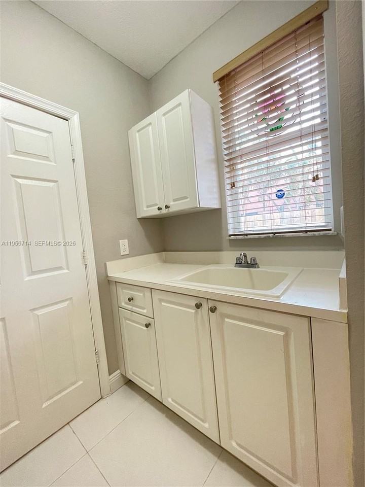 6524 Hidden Cove Dr #1-4 - Photo 7 of 38