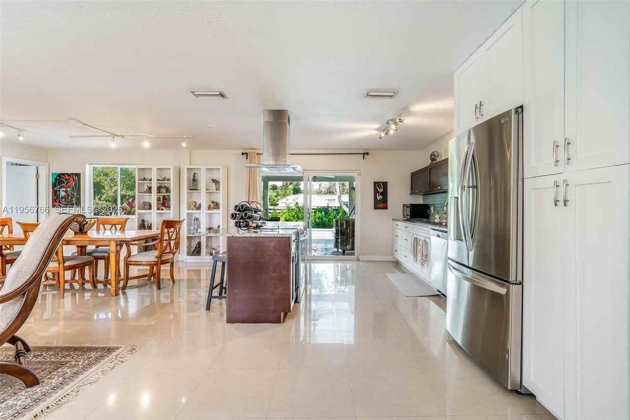 8761 Ridgeland Dr #0 - Photo 7 of 26