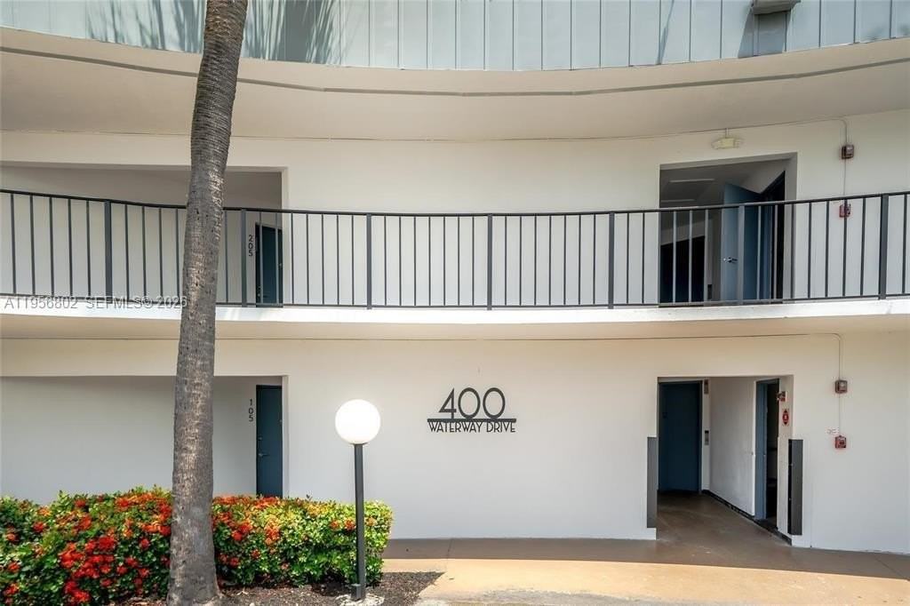 400 Waterway Dr S #104 - Photo 2 of 31