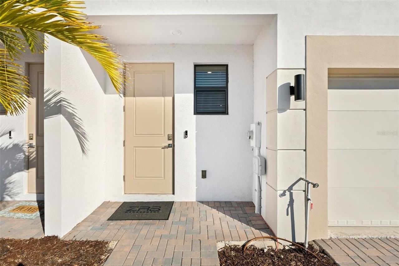 8054 Gulfstream Ct - Photo 2 of 29