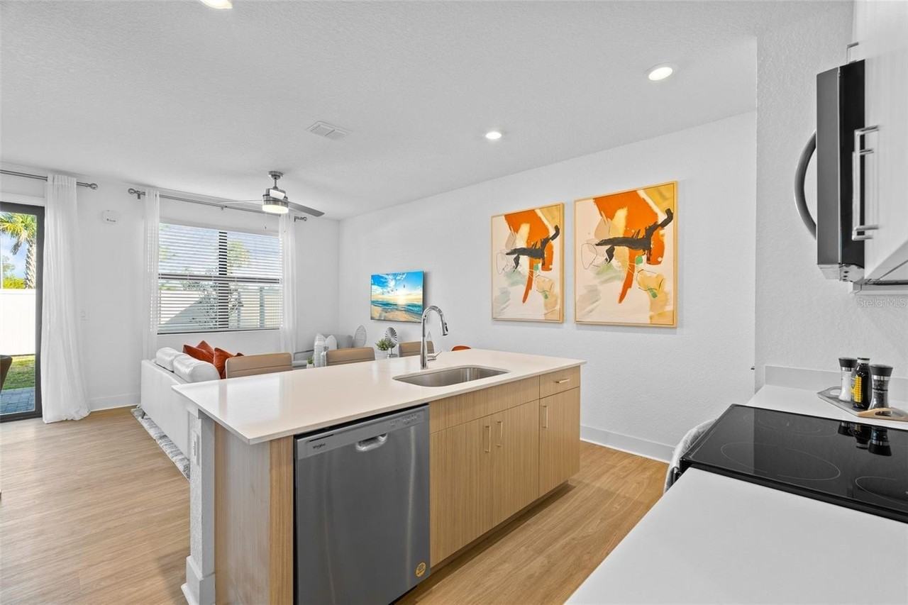 8054 Gulfstream Ct - Photo 6 of 29