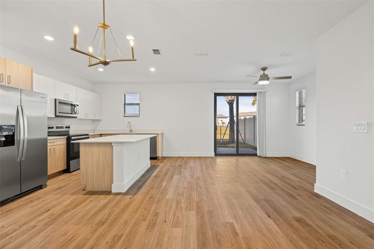 8025 Gulfstream Ct - Photo 7 of 44