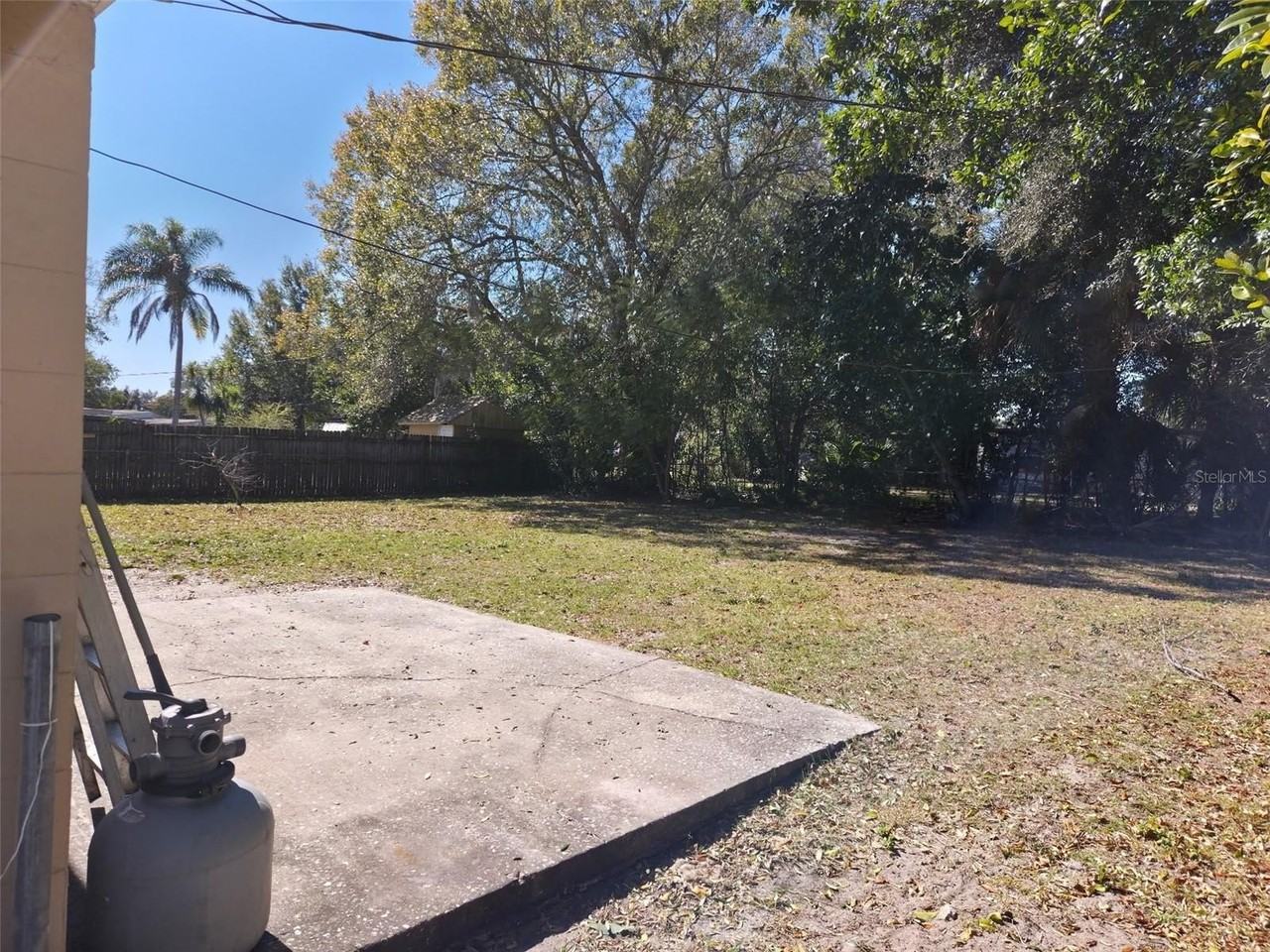 720 Faber Dr - Photo 3 of 11