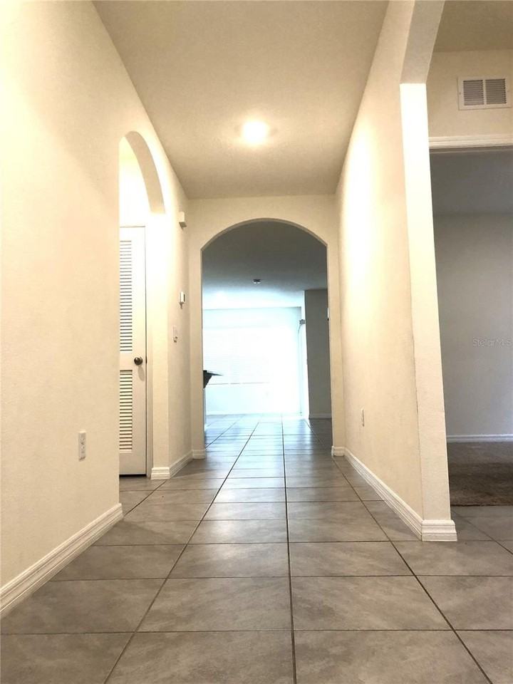 518 Noble Ave - Photo 2 of 11