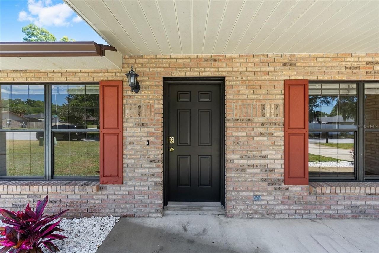 6057 Se 39th Ave - Photo 2 of 26