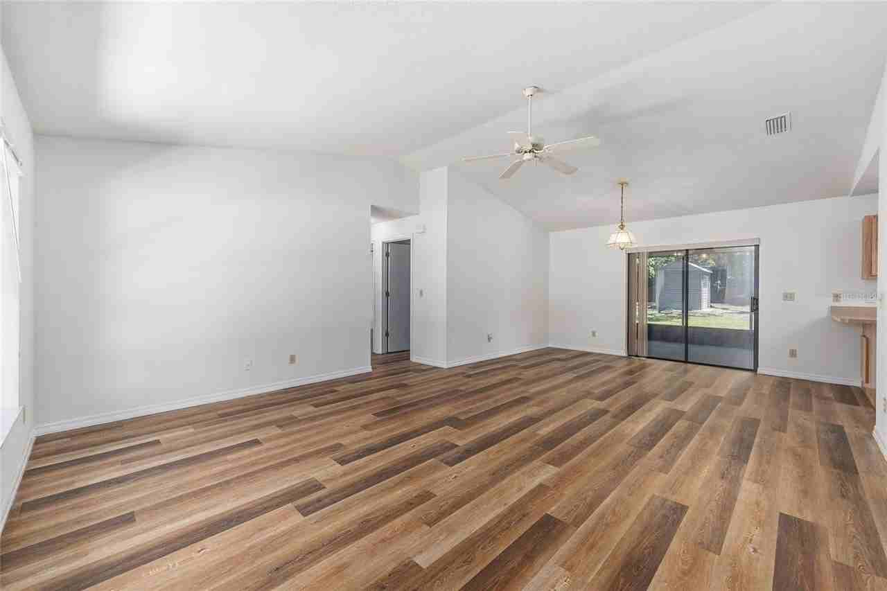 6057 Se 39th Ave - Photo 4 of 26