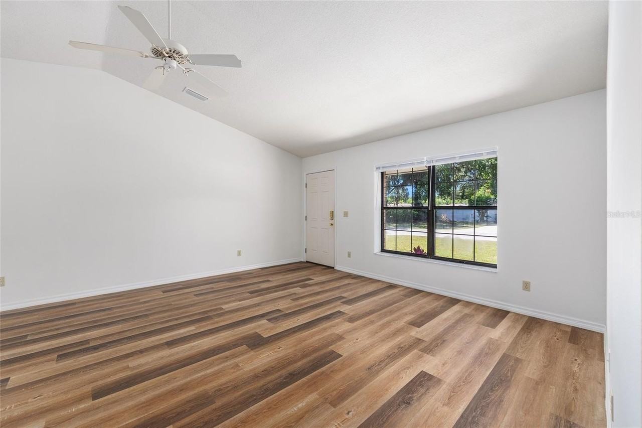 6057 Se 39th Ave - Photo 6 of 26