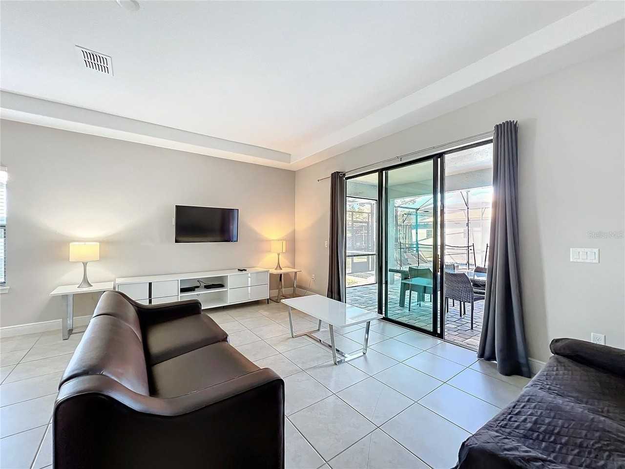 185 Brooke'S Pl - Photo 3 of 33