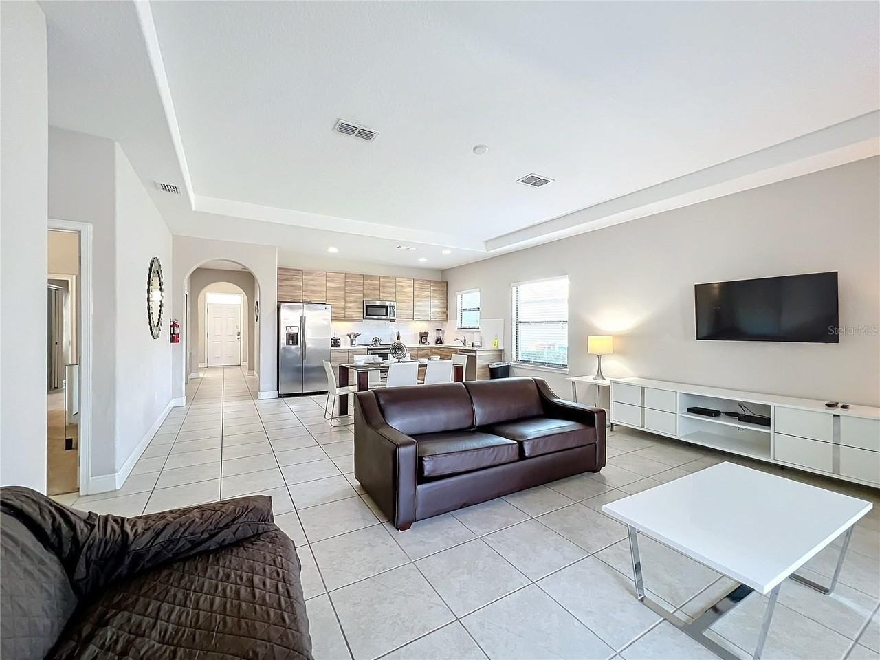 185 Brooke'S Pl - Photo 4 of 33