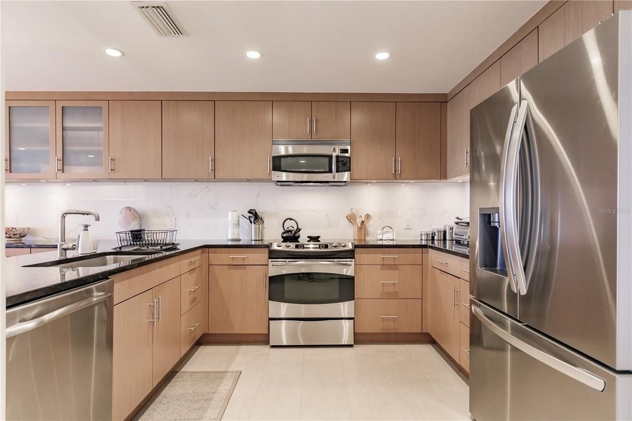 1200 E Peppertree Ln #402 - Photo 7 of 32