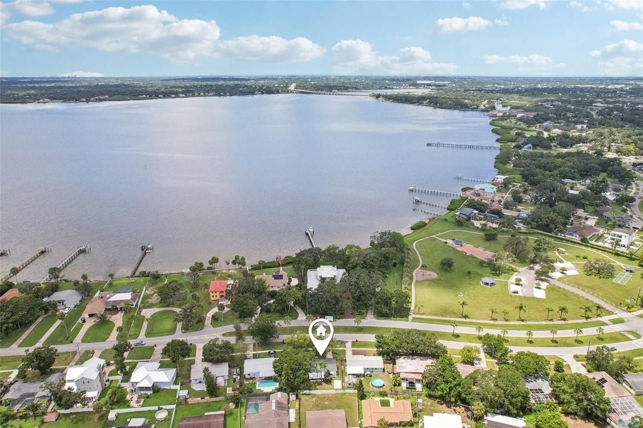 311 Shore Dr E - Photo 2 of 50