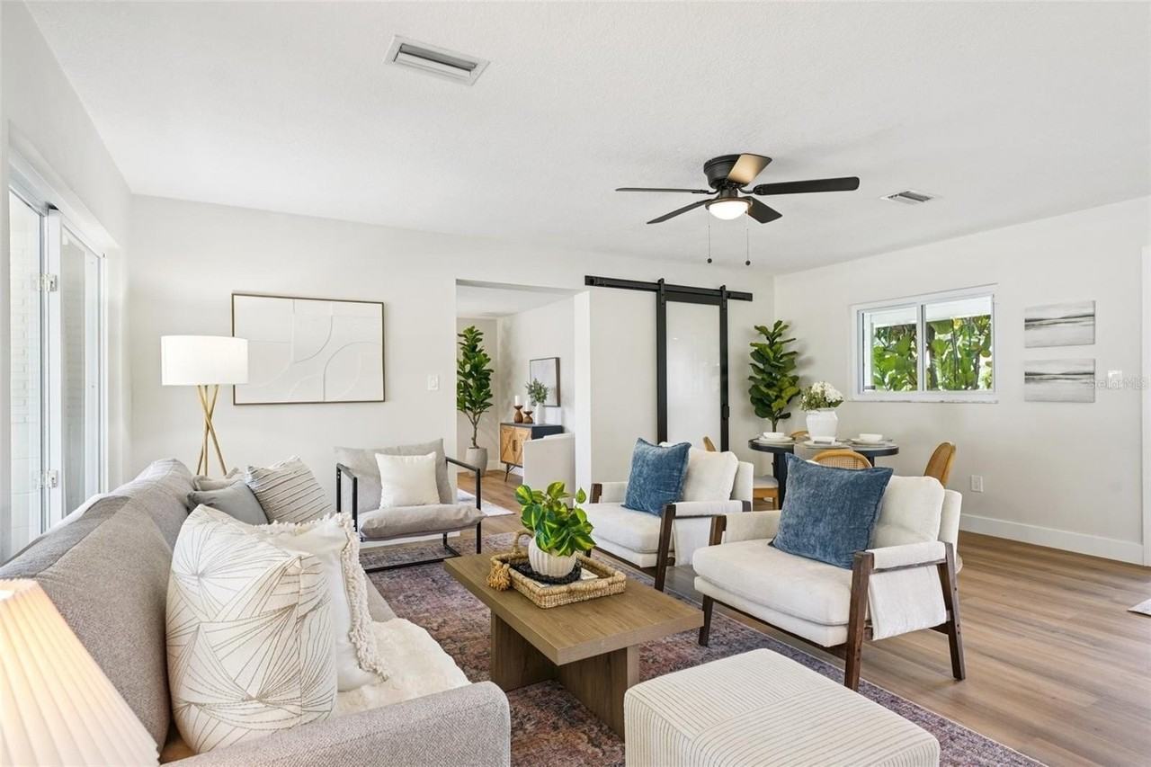 311 Shore Dr E - Photo 3 of 50