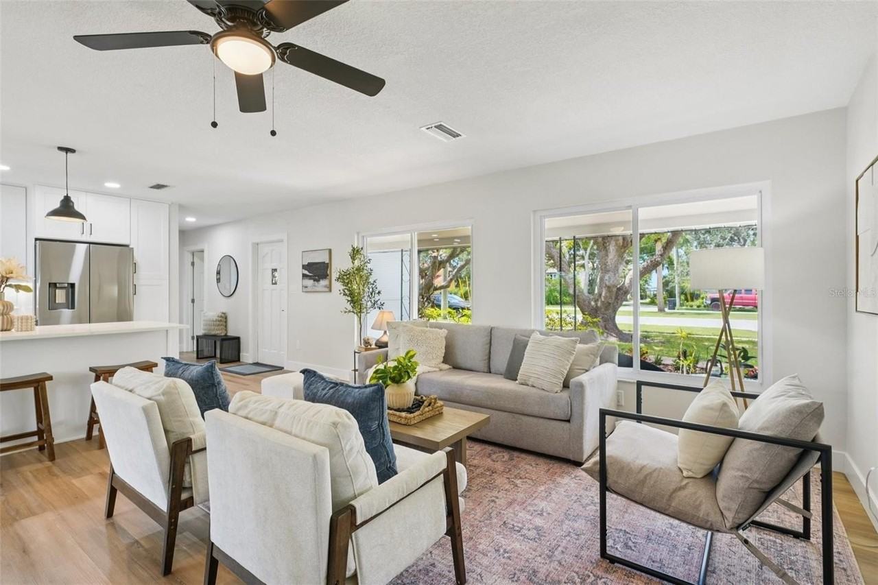 311 Shore Dr E - Photo 6 of 50