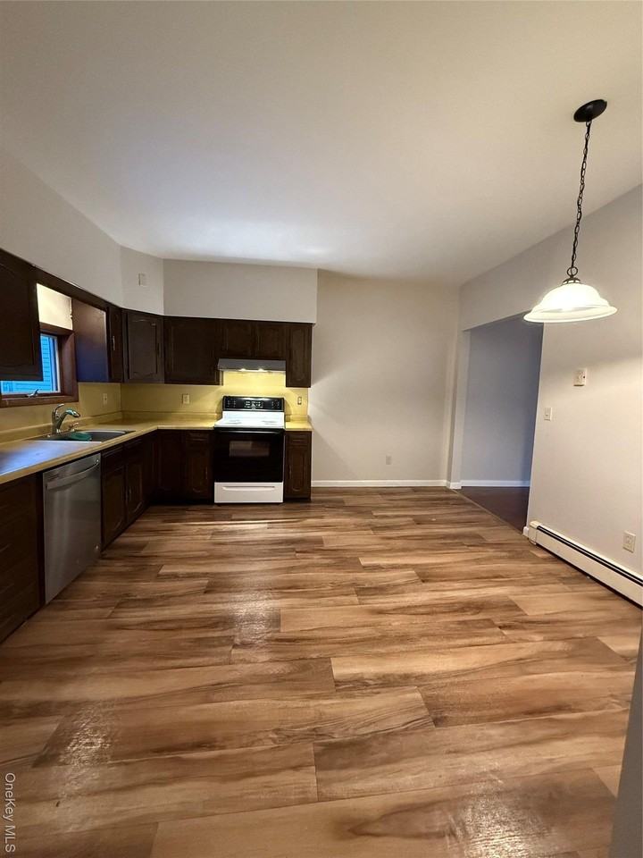 90 W Main St - Photo 4 of 13