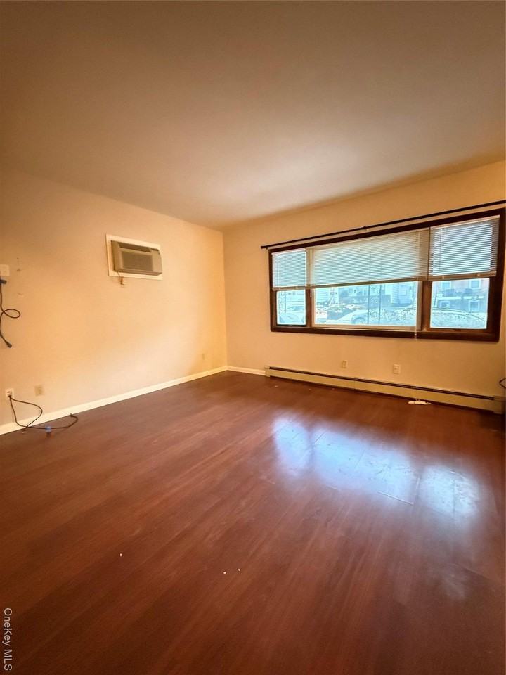 90 W Main St - Photo 5 of 13