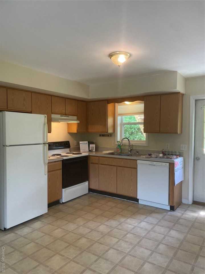 696 South St Apt 2 #2 - Photo 4 of 10