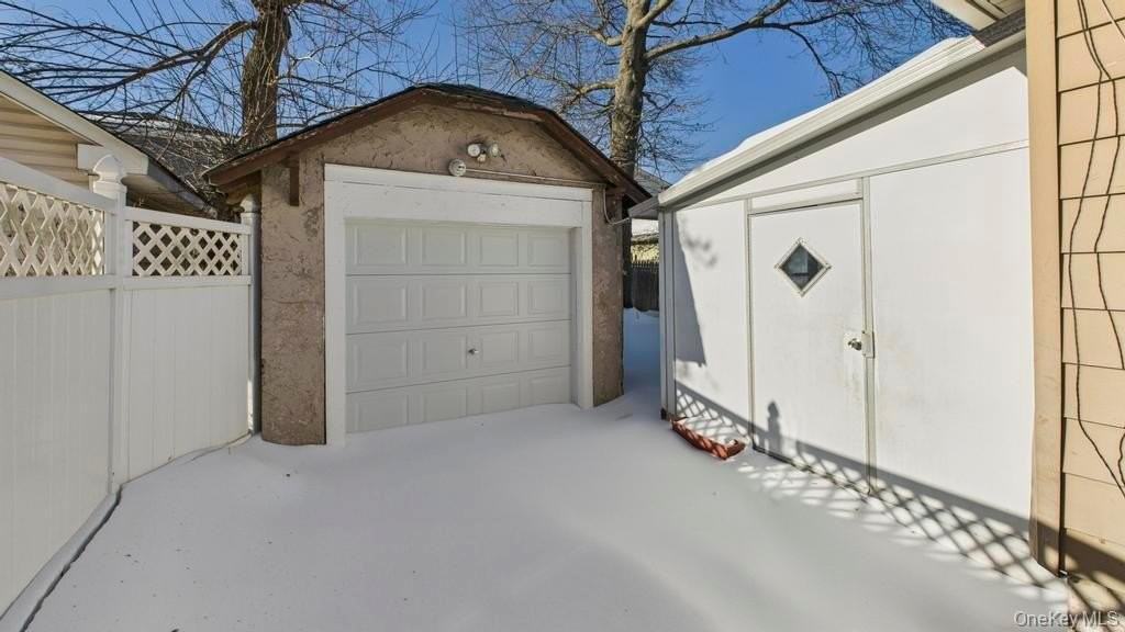 14216 223rd St - Photo 5 of 36